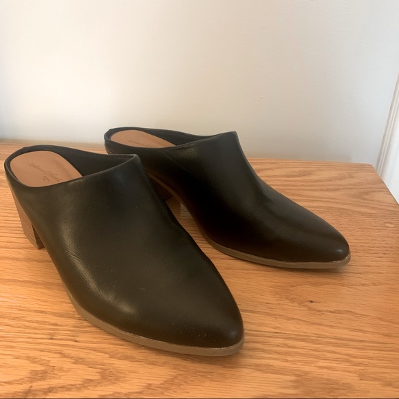 Universal Thread | Black Mules - Picture 2 of 4